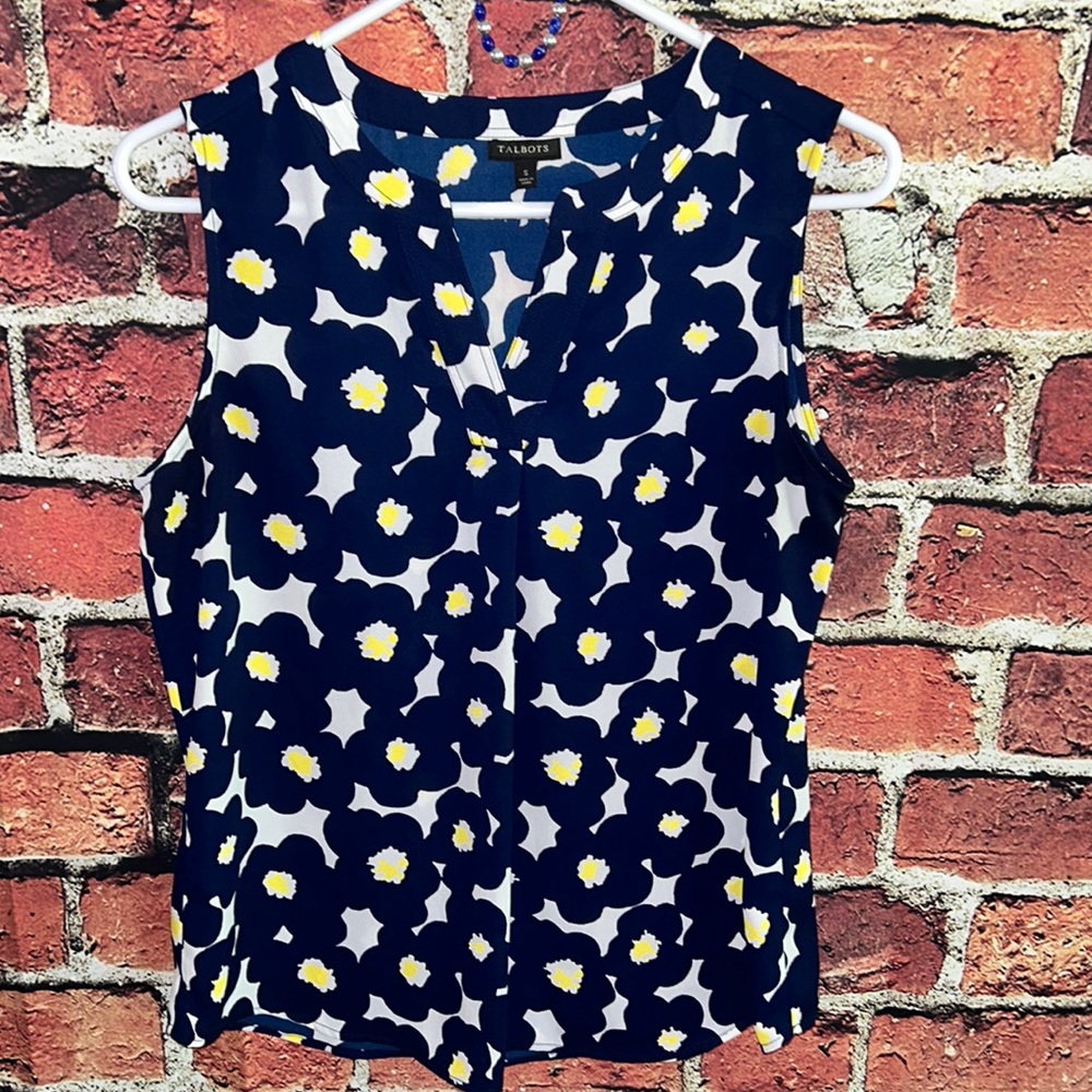 Talbots Like New Without Tags. Small open area in the front.